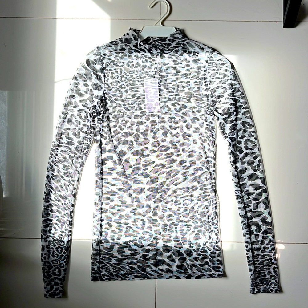 Mesh Leopard Print Turtle Neck